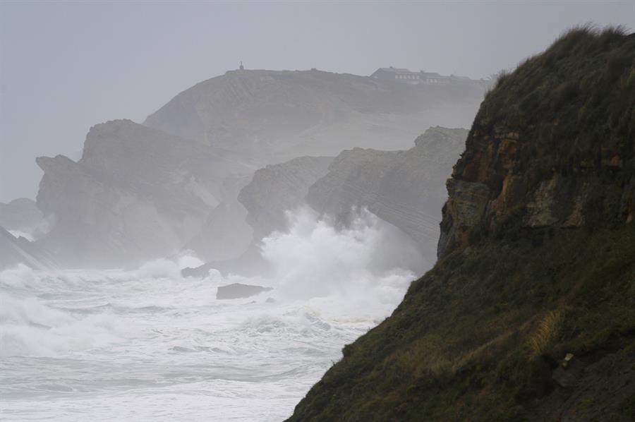 Estudio refleja que aumento del mar por el cambio climático afecta al oleaje