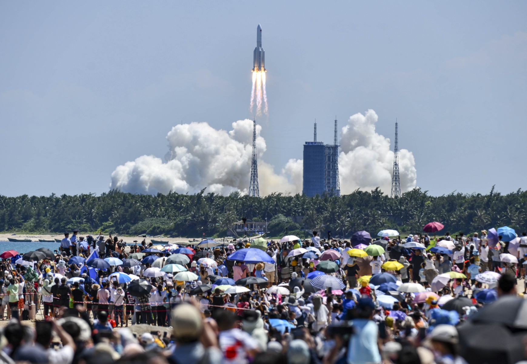 Astronautas chinos entran en el segundo módulo de su estación espacial