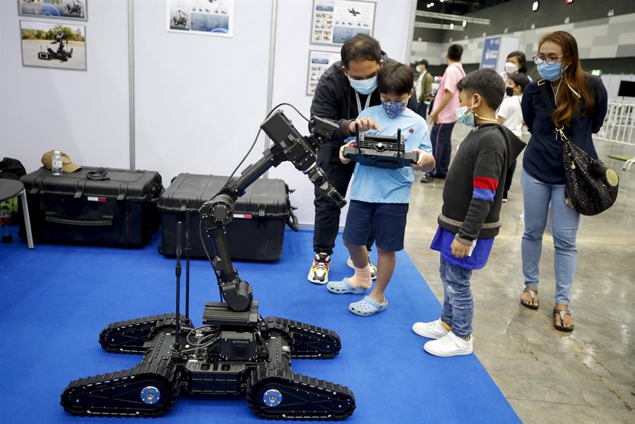 Representantes de 39 países participan en campeonato de robots en Tailandia