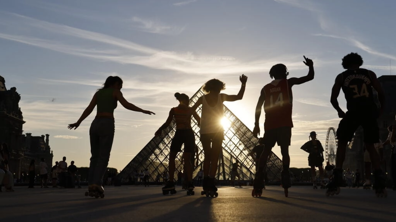 París apuesta por el río Sena para refrescar sus monumentos