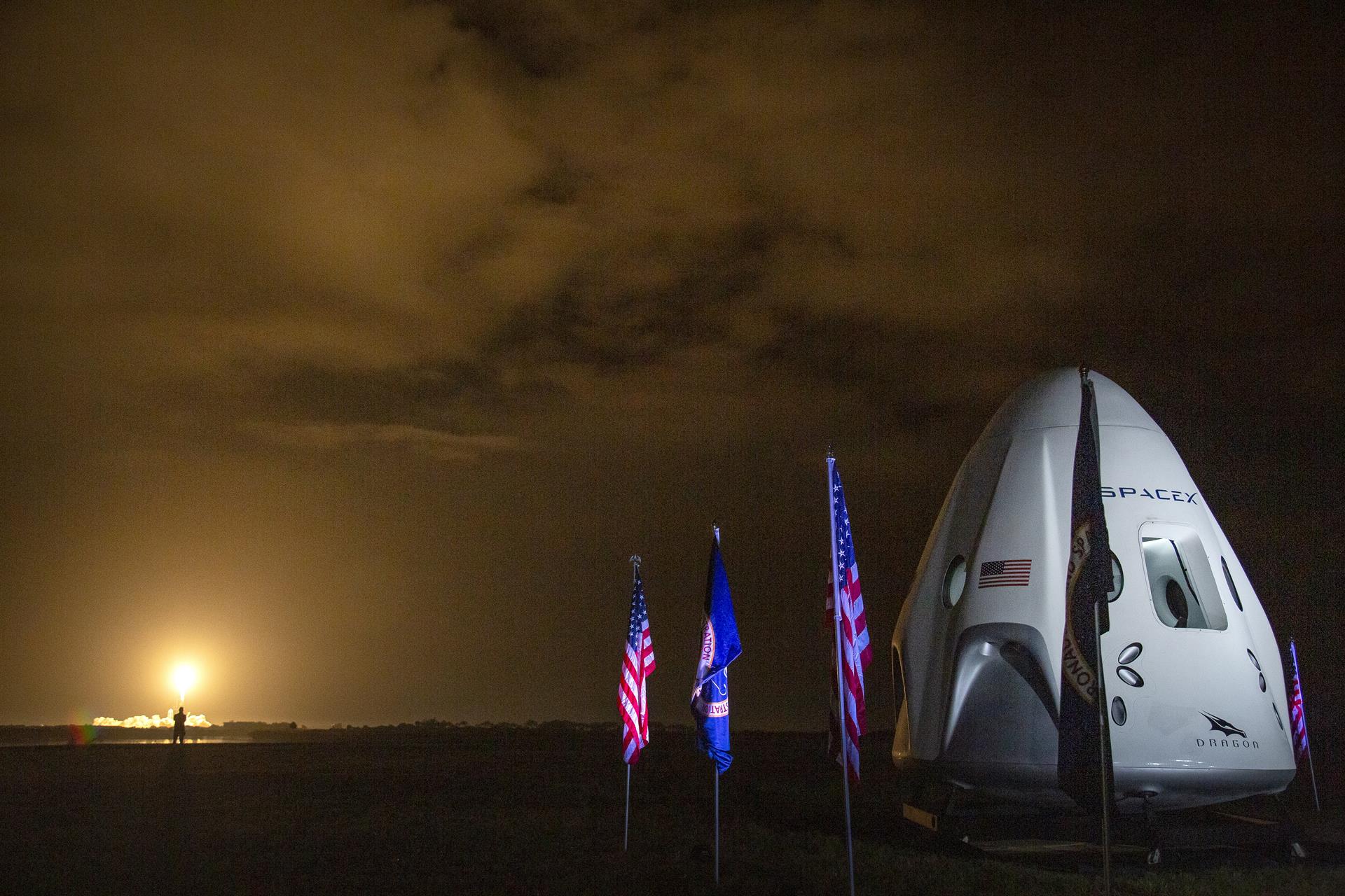 Cosmonautas rusos volarán a la EEI en tres naves estadounidenses Crew Dragon