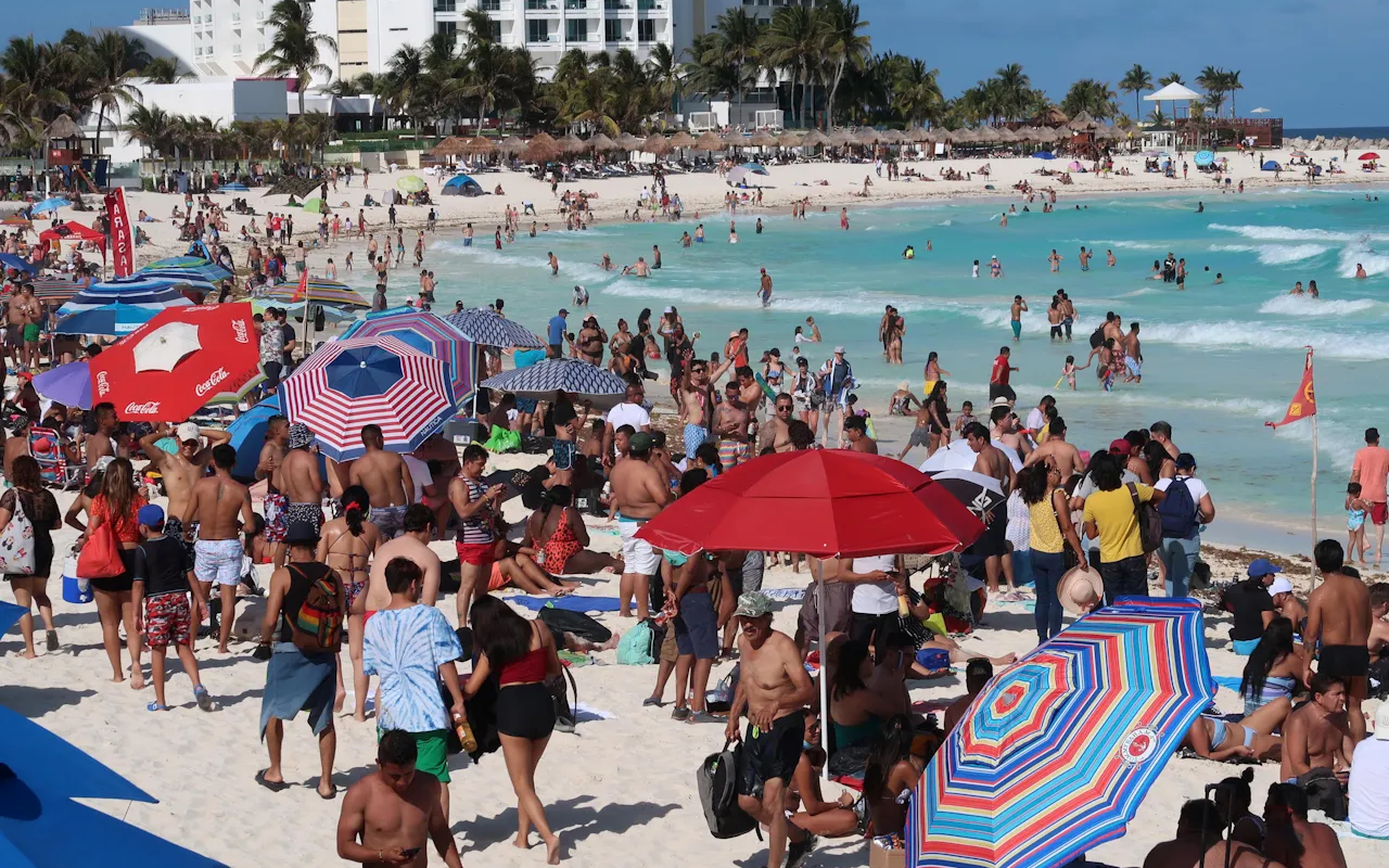 El turismo masivo en zonas de México pone en riesgo a los ecosistemas