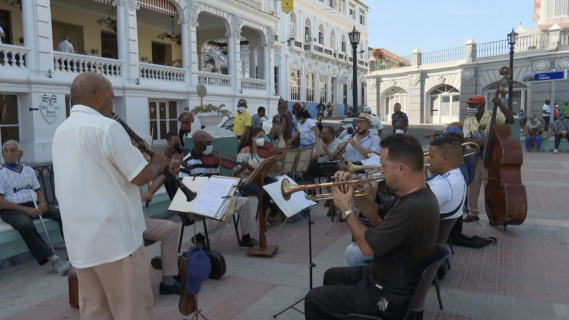 La Orquesta Típica Tradicional de Cuba lleva su música a parques y plazas