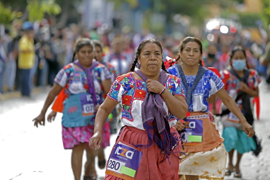 Con carrera de la tortilla honran el alimento básico de los mexicanos