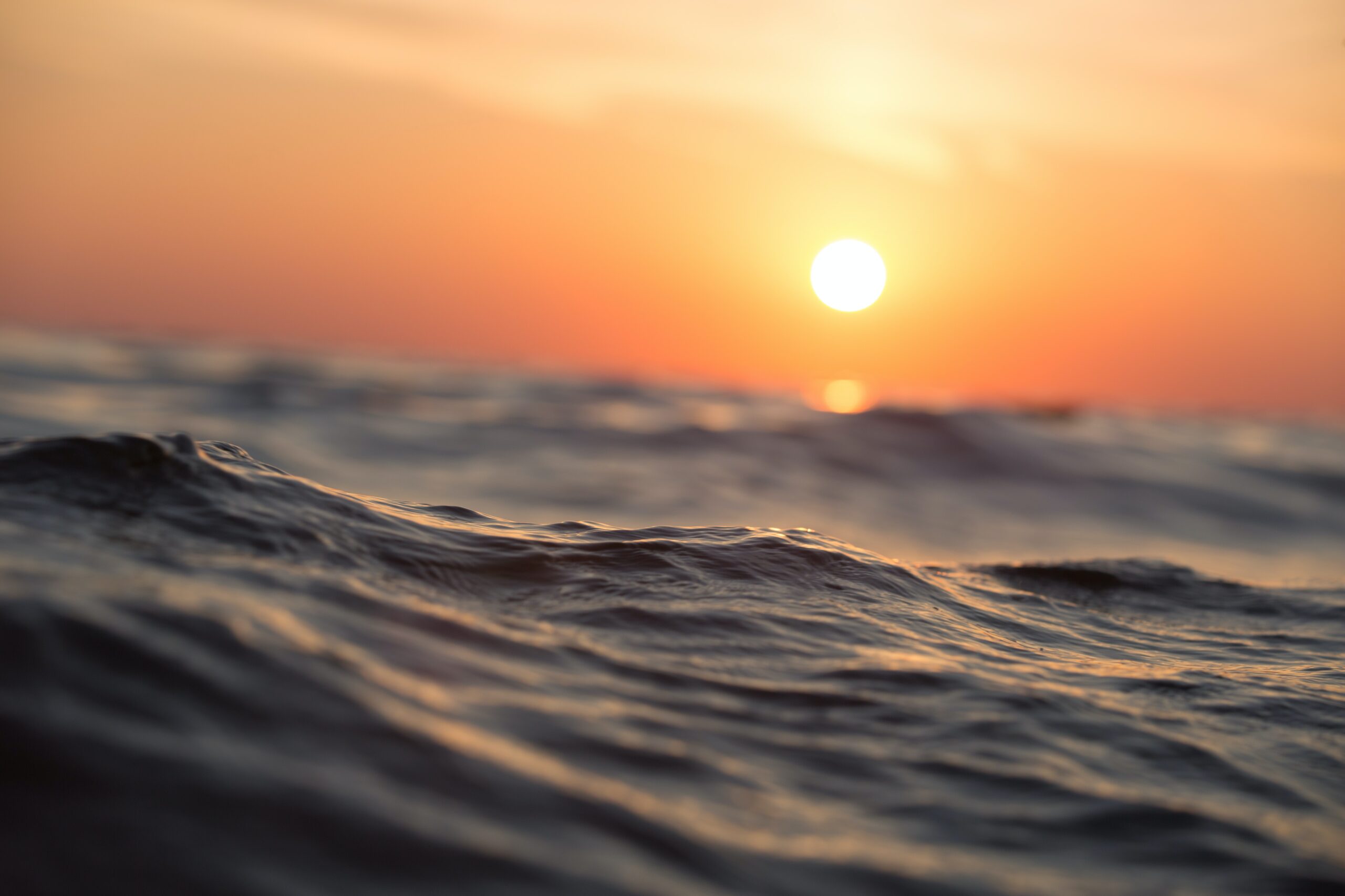 Diecinueve playas siguen contaminadas en Perú tras derrame de crudo de española Repsol