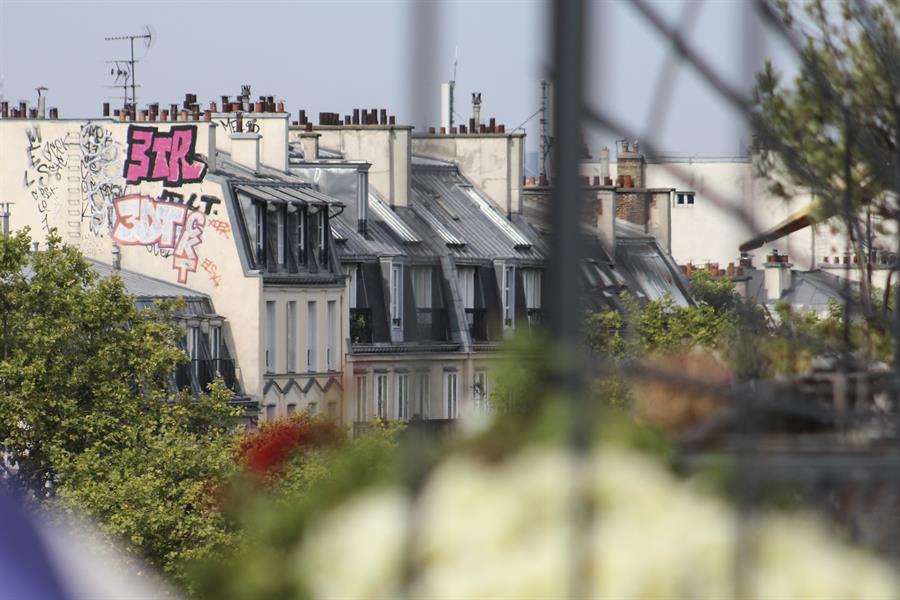 ¿Adiós a sus tejados de zinc? Así se prepara París para vivir a 50 grados