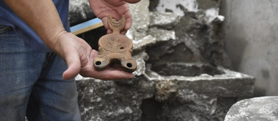 Arqueólogos hallan objetos de la vida cotidiana en Pompeya