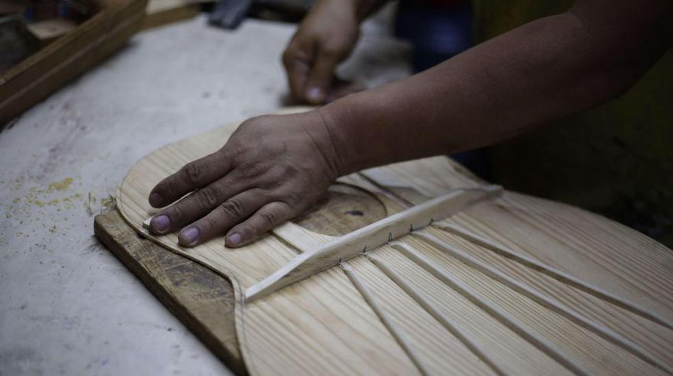 Rodrigo Castro, el creador de instrumentos musicales en Colombia