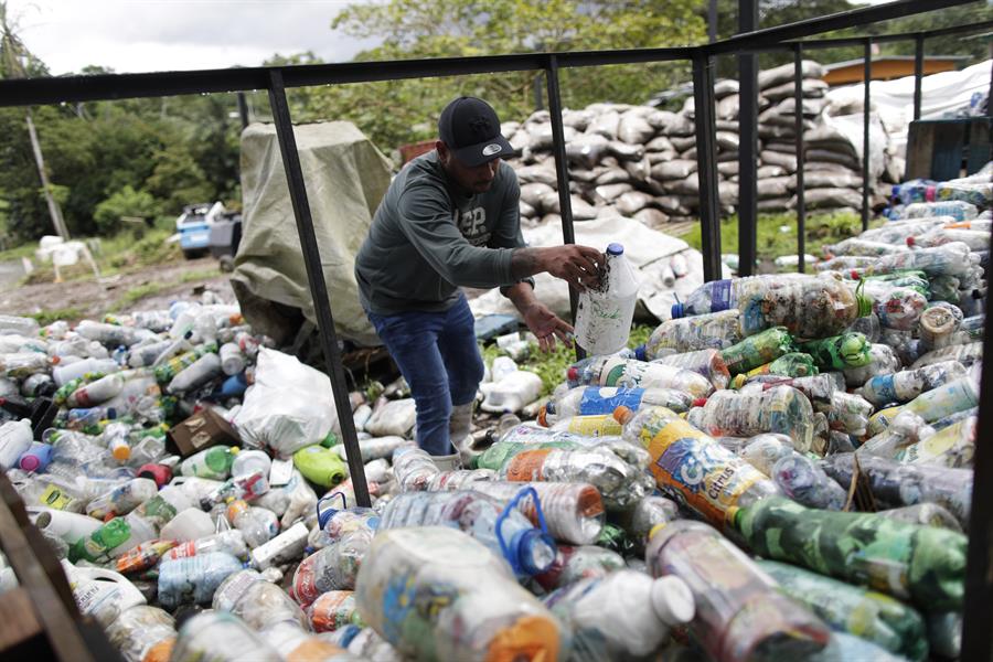 «GeoAzul», el reciclaje que da una nueva oportunidad a los presos en Panamá