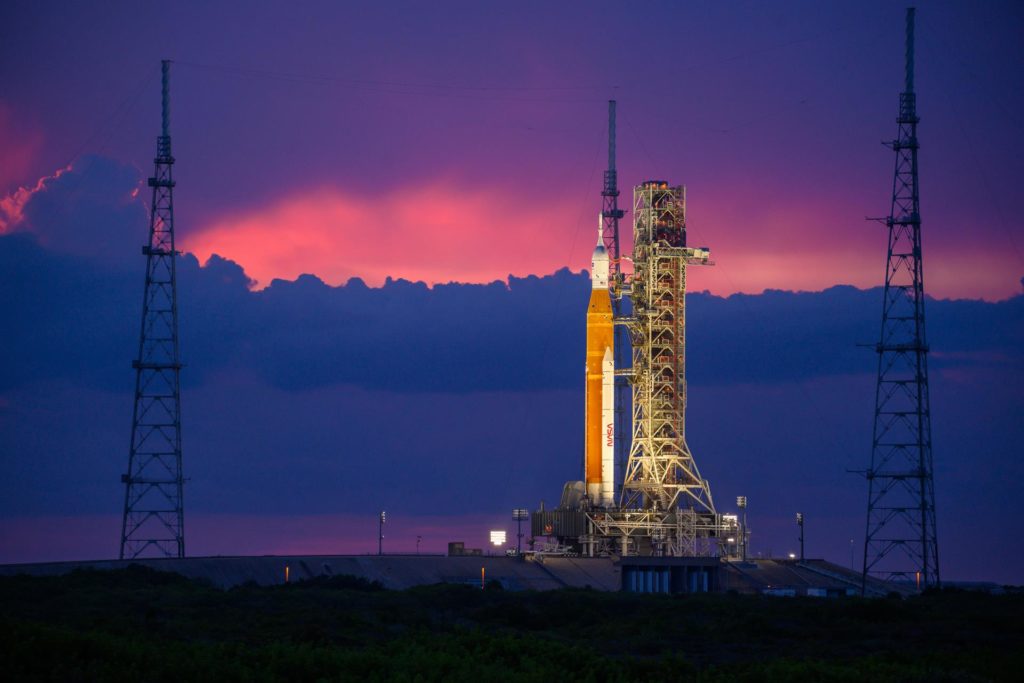 La NASA retrasa de nuevo el lanzamiento de Artemis I por tormenta tropical