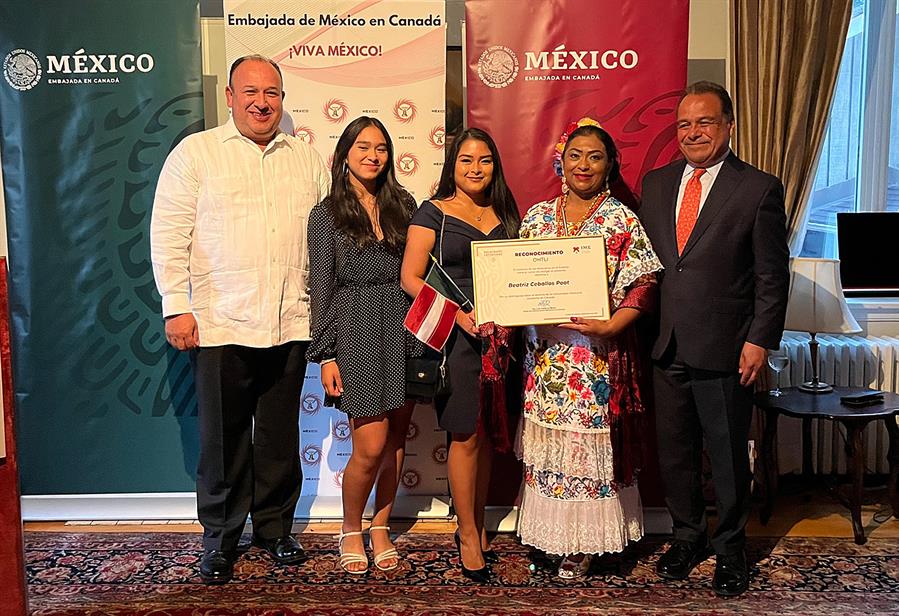 Por difundir la cultura maya en Canadá, mexicana gana el premio Ohtli 2022