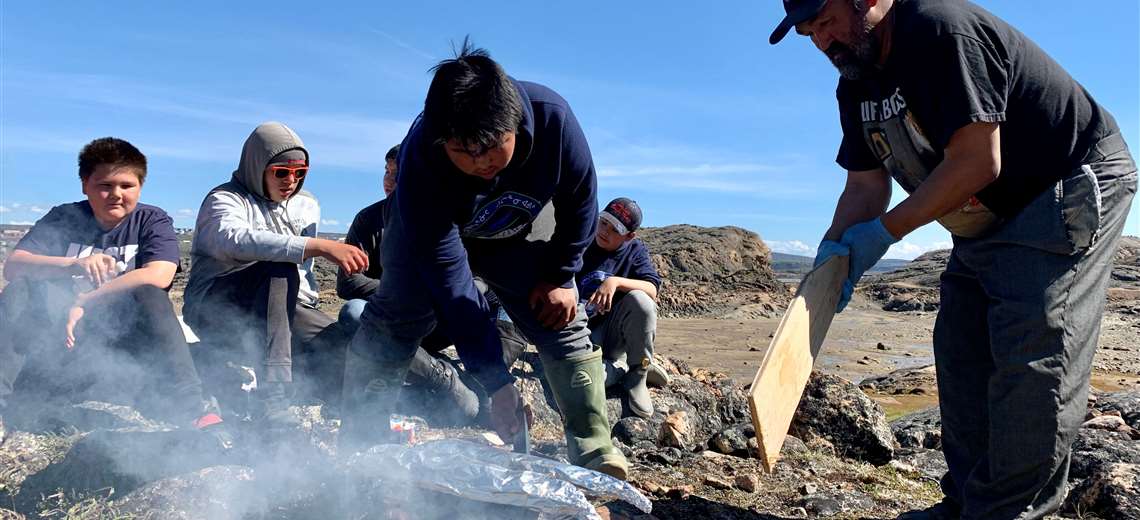 Las tradiciones ayudan a combatir la depresión entre los jóvenes del Ártico canadiense