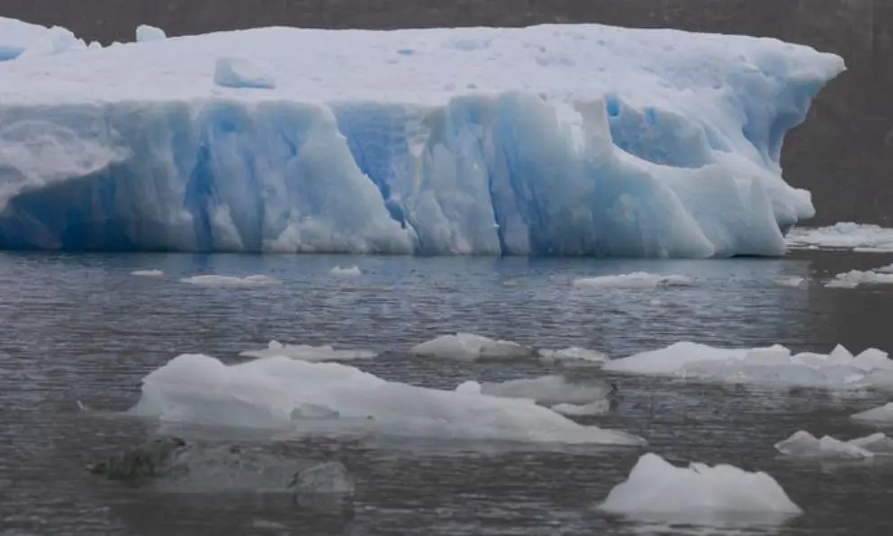 Altas temperaturas causan desprendimiento de un glaciar en Chile