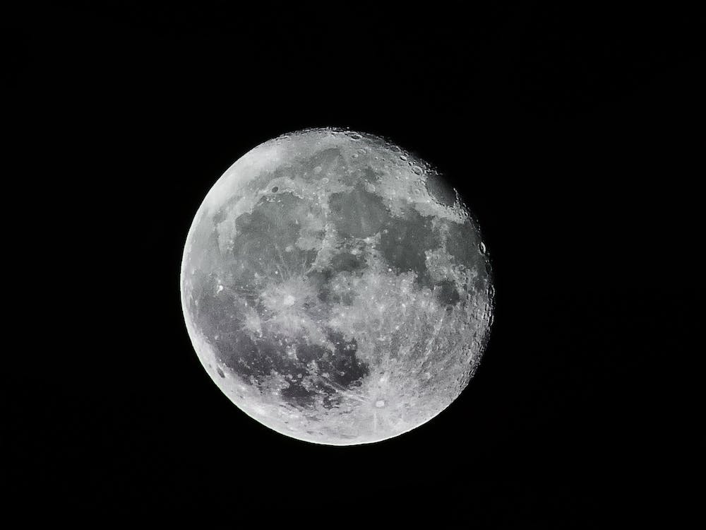 Misión lunar china brinda nuevos datos sobre actividad volcánica del satélite