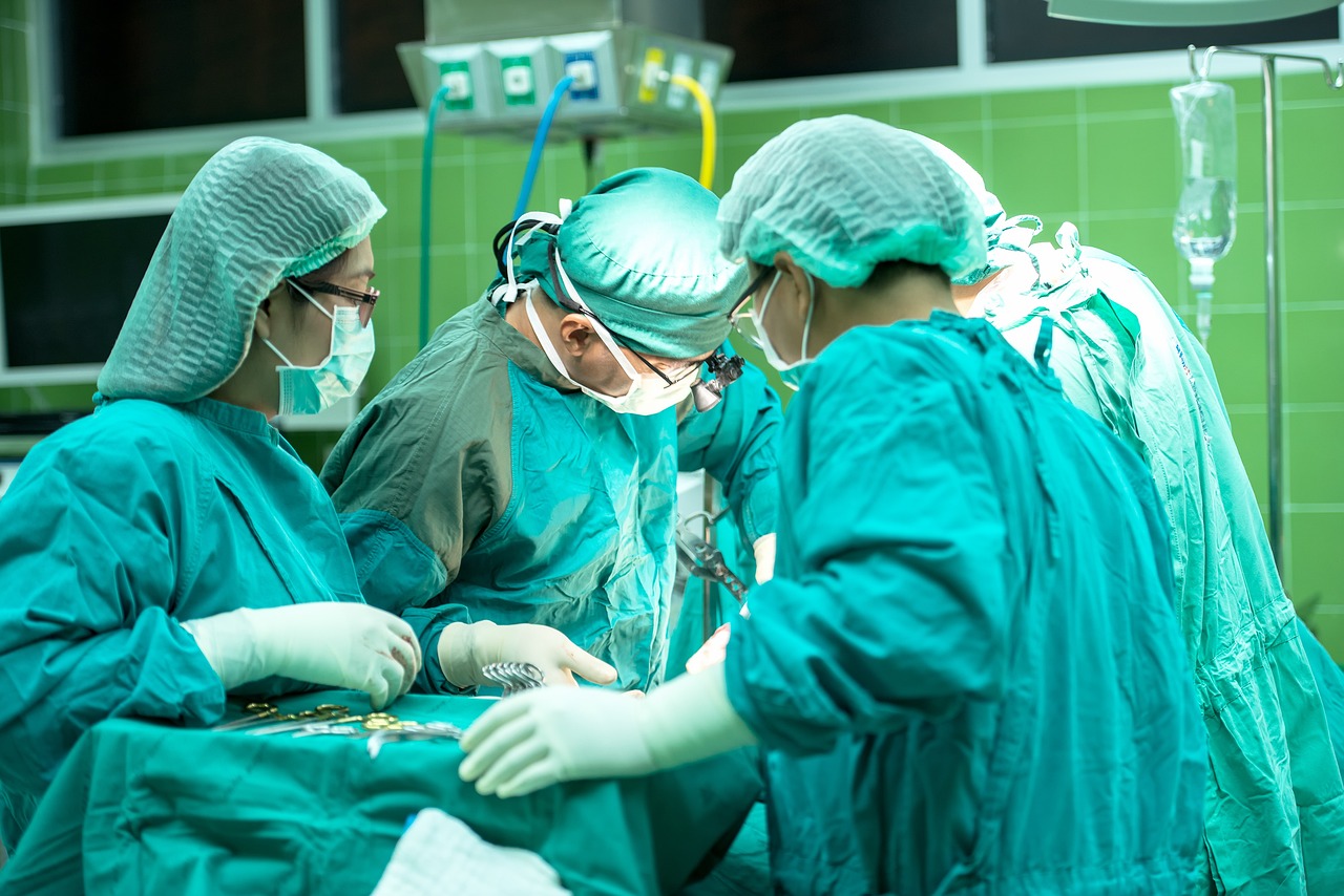 Médicos reparan un “corazón roto” con un parche de tejido bovino