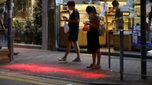 492-4 TECNOLOGÍA_lucesrojaspeatoneschina_Foto de EFE