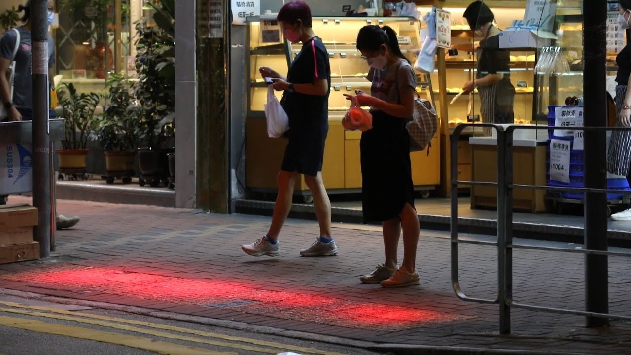 Hong Kong implementa un nuevo sistema de advertencia para peatones