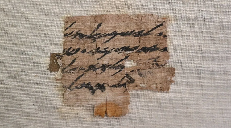 Israel presenta una nota escrita en un papiro hace 2.700 años