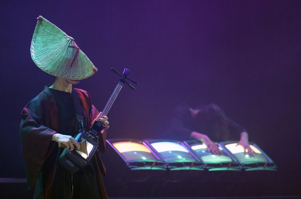 Electrónicos Fantásticos!: cómo tocar “punk” con televisores y ventiladores