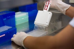 El-inicio-simultaneo-del-tratamiento-antirretroviral-y-la-inmunoterapia-mejora-el-control-del-VIH