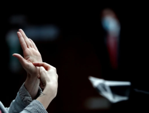 499-3 CIENCIA_inclusiónlenguadeseñas_Foto de EFE – Jesús Diges