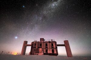 Los-misterios-de-los-rayos-cosmicos-se-resuelven-bajo-el-hielo-de-la-Antartida
