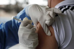 122-8 CIENCIA_vacunaviruelasímica_ Foto de EFE