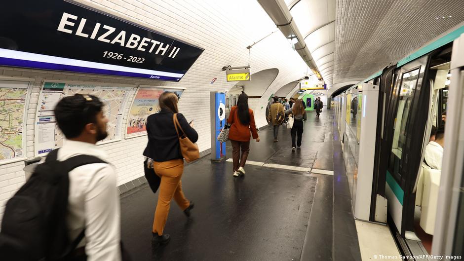 Después de 120 años, el metro de la capital francesa dejará los boletos de cartón