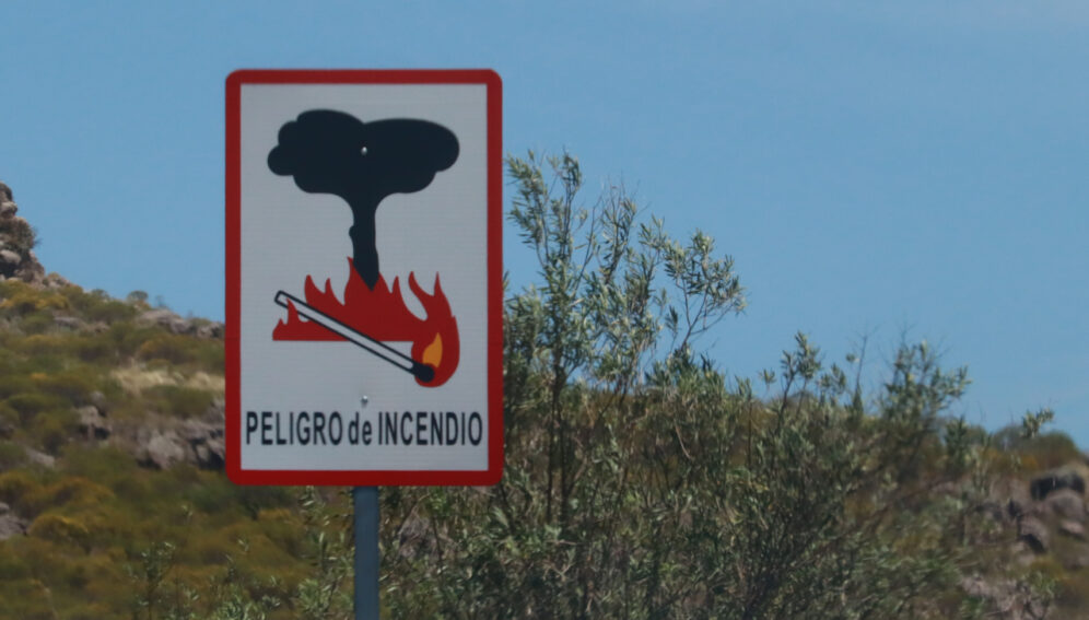 Incendios forestales aumentan temperaturas y afectan a la población