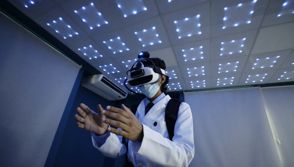 Universidad salvadoreña inaugura el primer laboratorio de realidad virtual del país