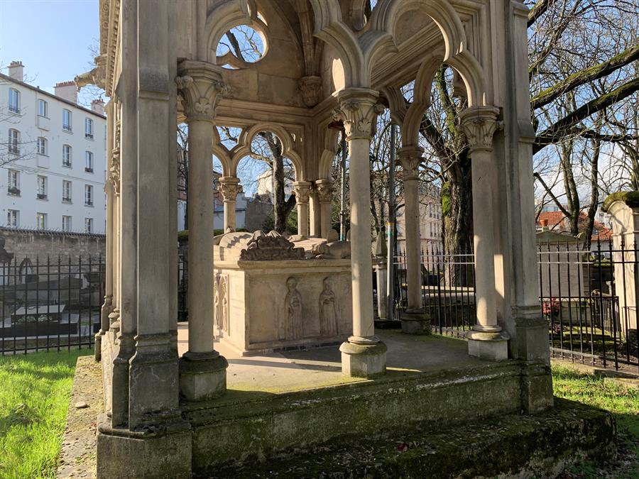 Ni triste ni maldito, el director del cementerio Père Lachaise rompe mitos