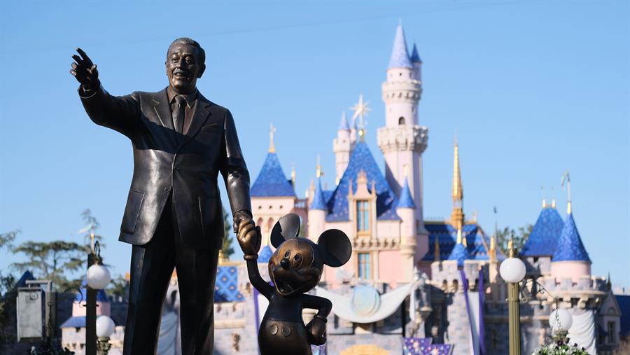 Disney inaugura una temporada centenaria en su parque temático de California