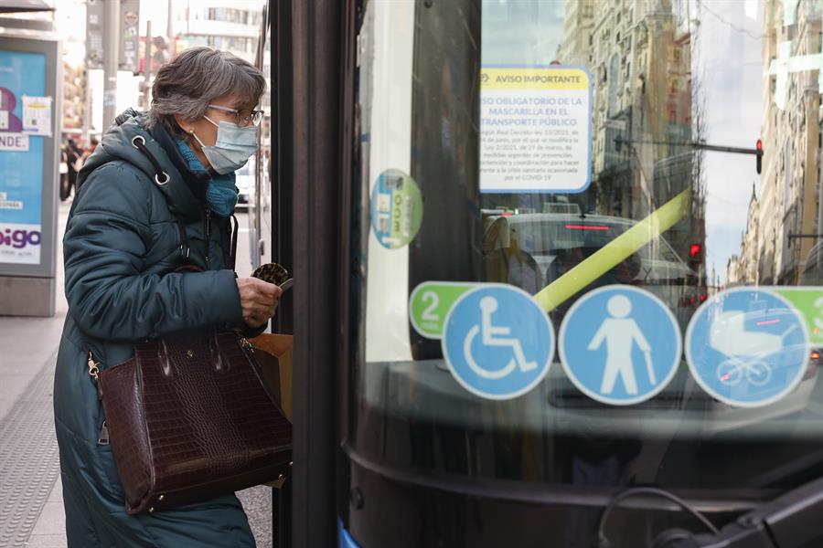 España elimina la obligatoriedad de la mascarilla en los transportes