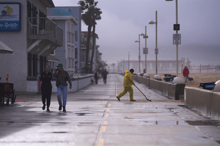 El sur de California, bajo una inusual tormenta de lluvia y nieve