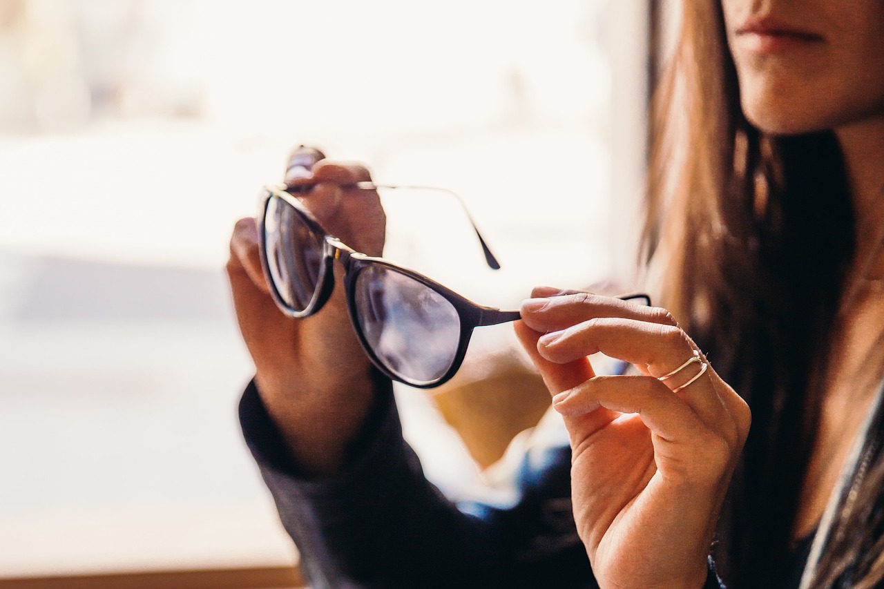 Las gafas XRAI que permiten a las personas sordas «ver» las conversaciones