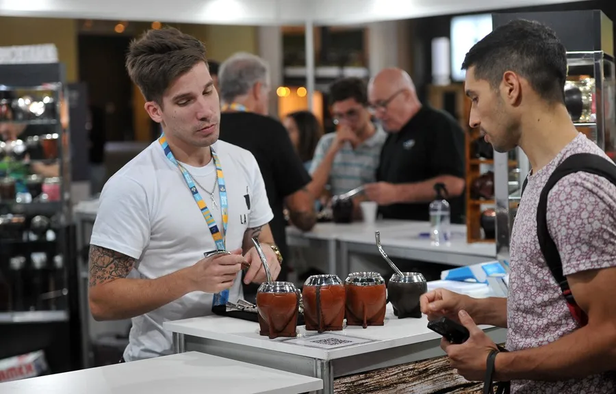 Mate eléctrico para mantener caliente la emblemática bebida de Argentina