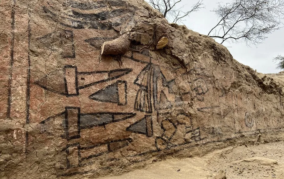 Perú descubre una pintura mural prehispánica con escenas mitológicas