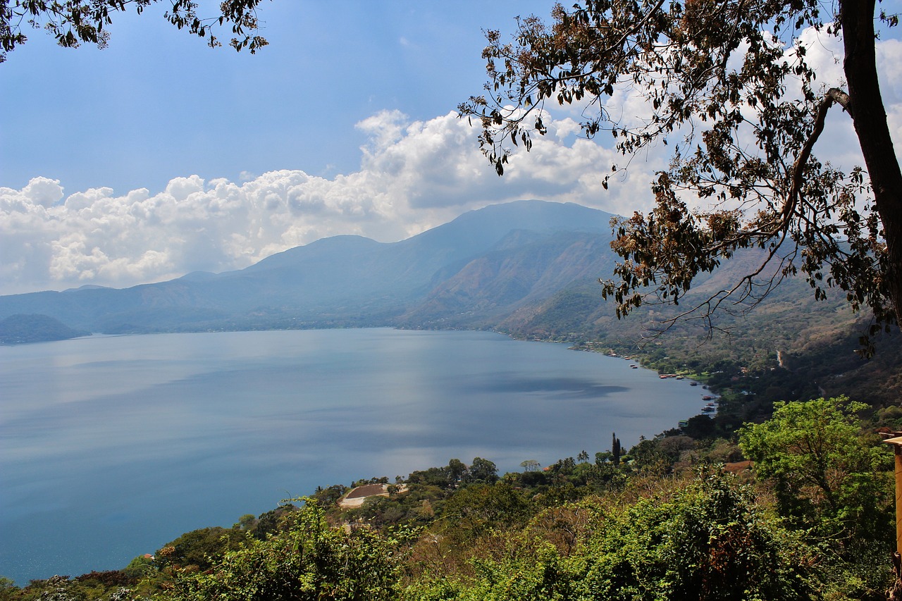 Lago volcánico en El Salvador entra al Sistema de Áreas Naturales Protegidas