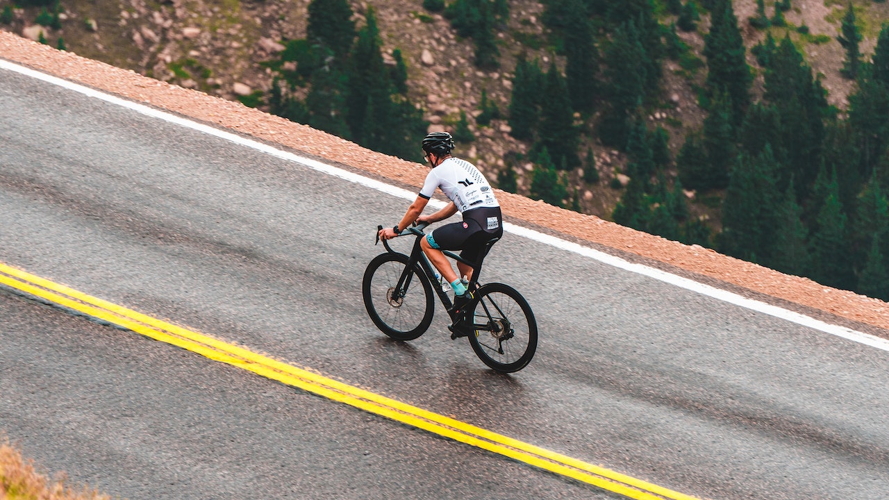 De la bici estática al Tour, el ciclismo virtual como captador de talento