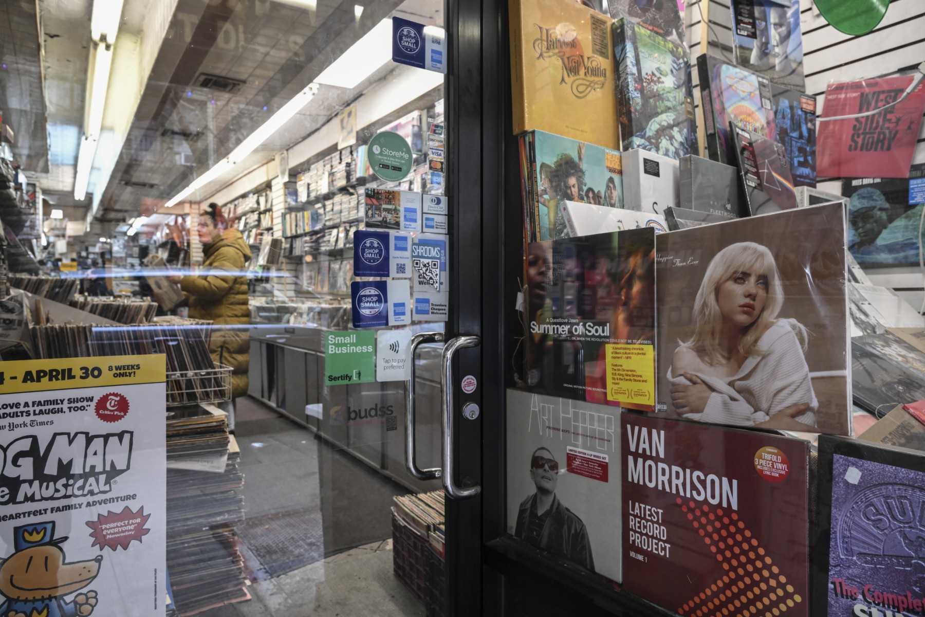 Nostalgia, sonido, arte: los discos de vinilo renacen en EEUU