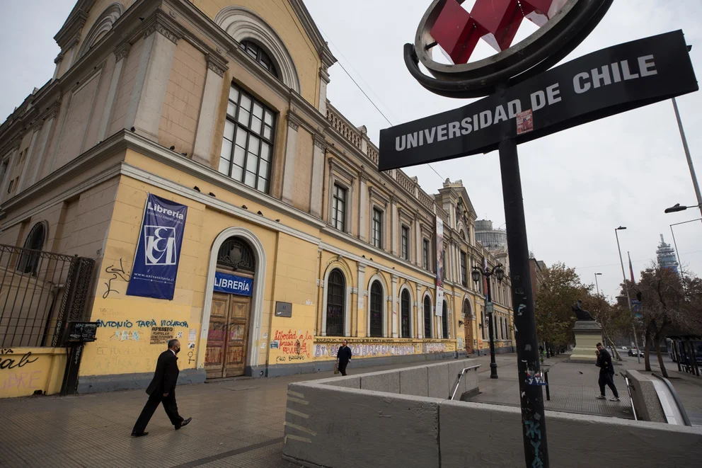 La Universidad de Chile, la más antigua del país celebra sus 180 años de historia