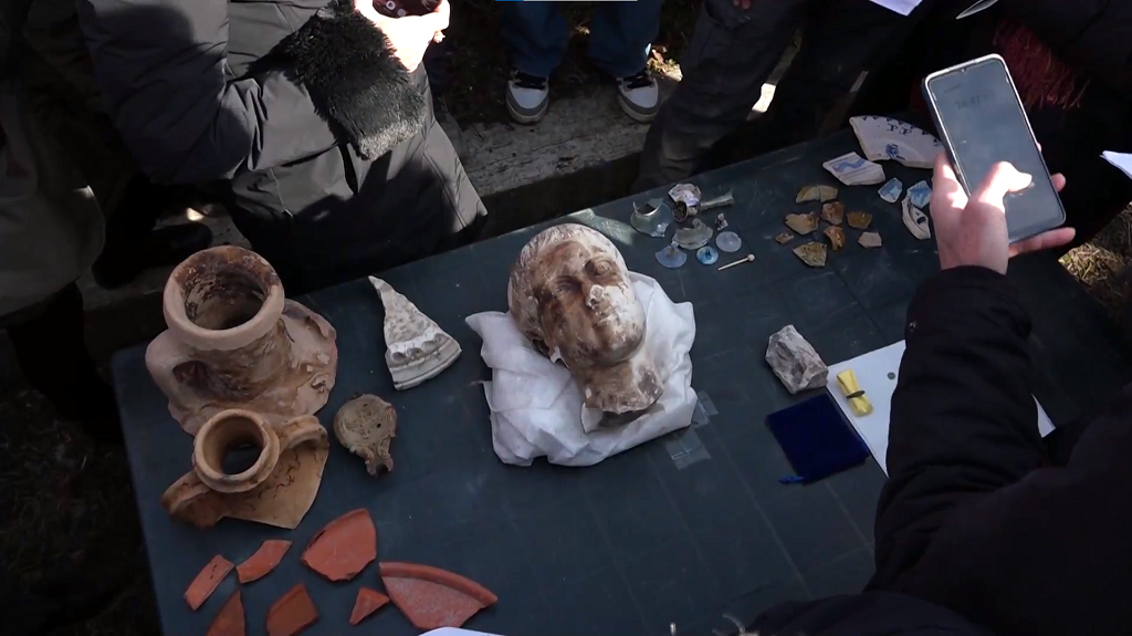 Una excavación arqueológica en Roma saca a la luz varios objetos antiguos