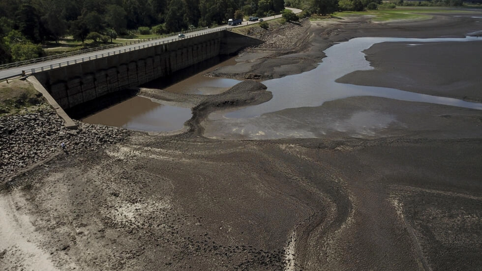 Crece preocupación en Uruguay por sequía que agota reservas de agua y daña cultivos