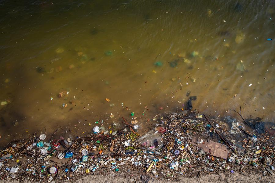 El agua potable en Francia está contaminada por residuos de pesticidas