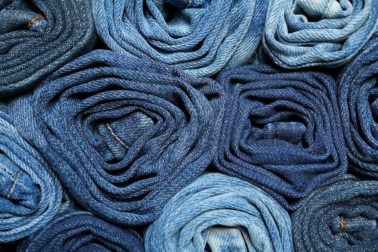 ¿Sabes cuántos litros de agua se consumen para producir un pantalón?