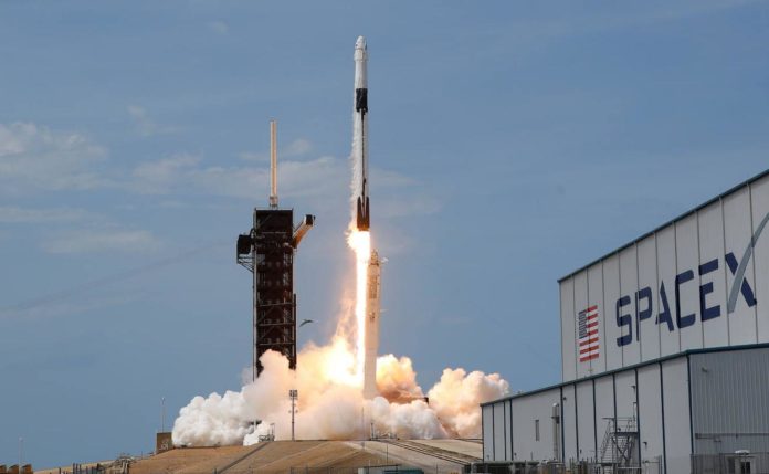 SpaceX intentará lanzar el lunes el cohete más potente de la historia