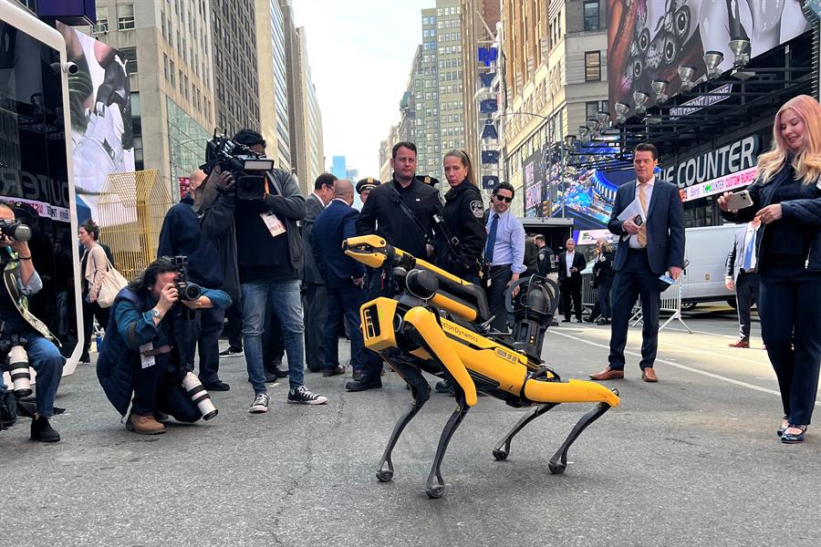 Nueva York presenta los nuevos robots que ayudarán a su policía a patrullar