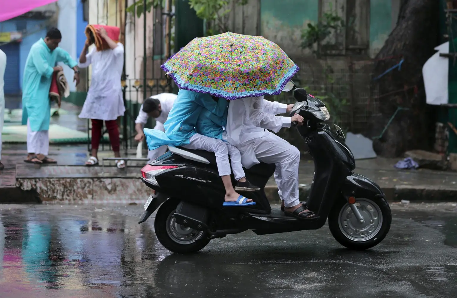 Una anomalía en las temperaturas retrasa el verano en India entre tormentas