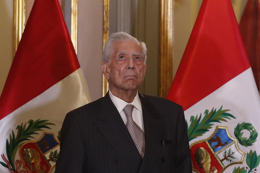 Perú declarará patrimonio las ediciones príncipes de las primeras novelas de Vargas Llosa