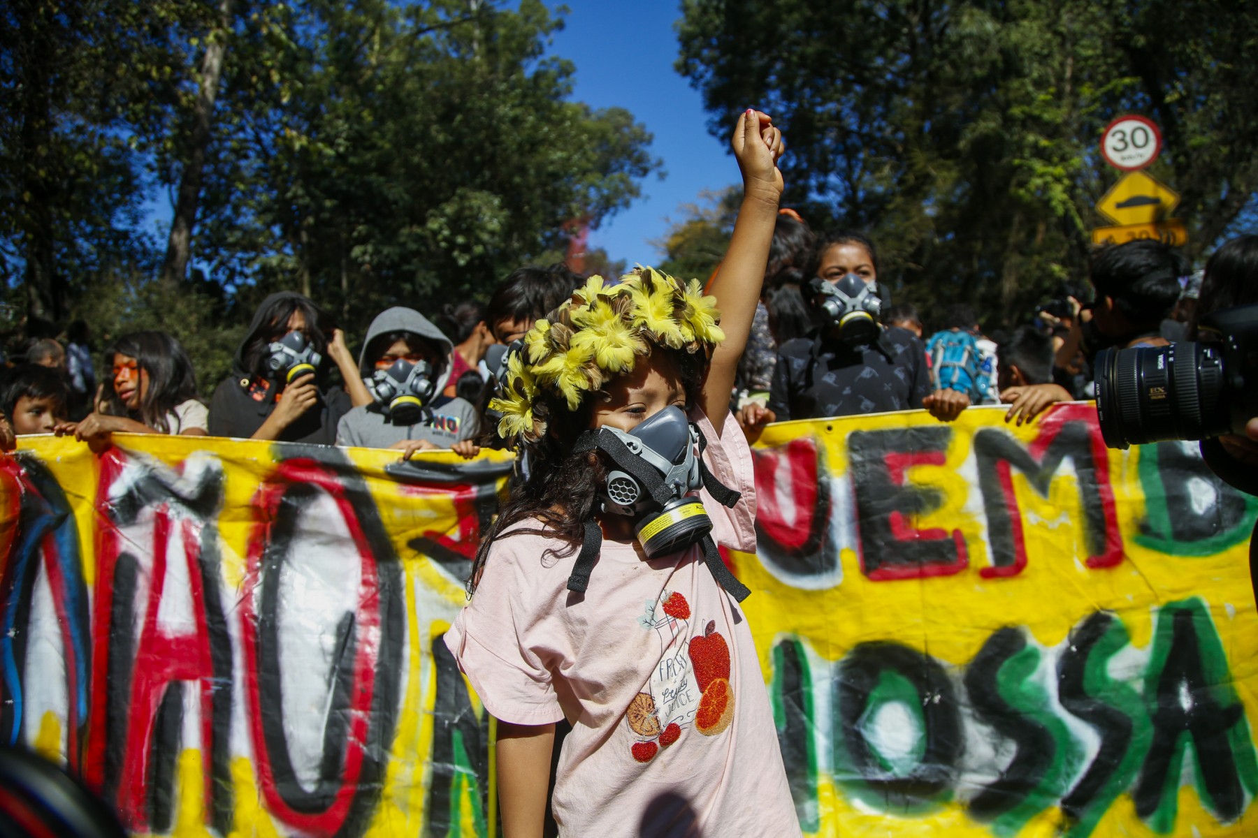 Indígenas marchan en Brasilia antes de juicio por el futuro de sus tierras